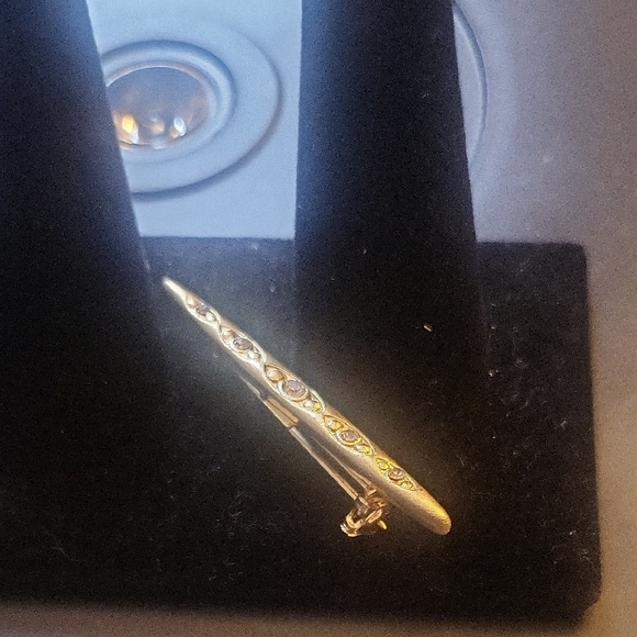 Jewelry - Elegant Gold Brooch with Gem Accents